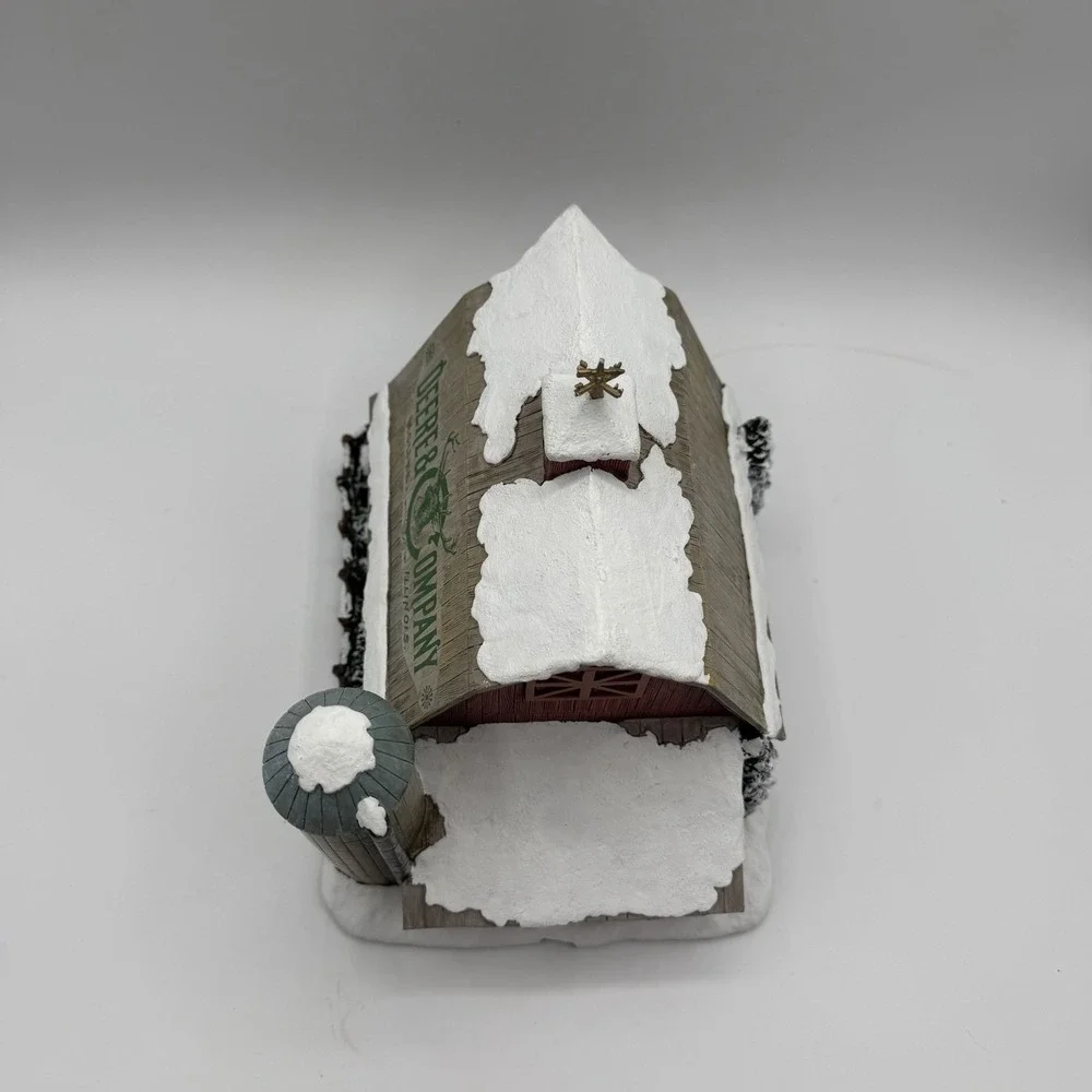 VTG John Deere Creek Hawthorne Village Light Up Barn 2003 79114‎ Deer Christmas